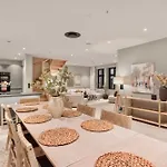 Luxurious In The Heart Of With Private Parking Willa *