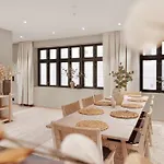 Luxurious In The Heart Of With Private Parking Willa *