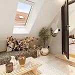 Luxurious In The Heart Of With Private Parking