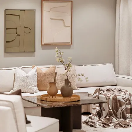 Luxurious In The Heart Of With Private Parking *