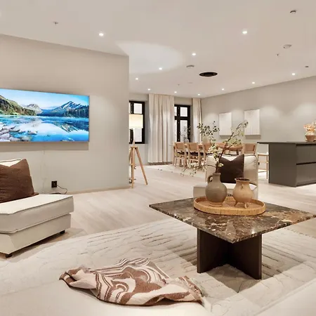 Luxurious In The Heart Of With Private Parking Villa
