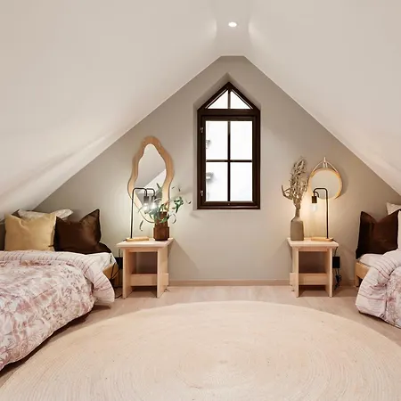 Luxurious In The Heart Of With Private Parking Villa *