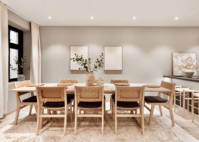 Luxurious In The Heart Of With Private Parking 빌라