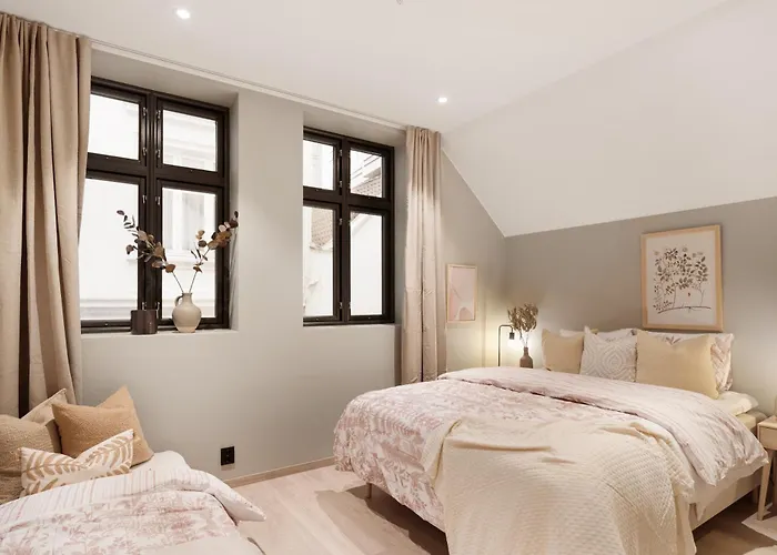 Luxurious In The Heart Of With Private Parking Вилла Берген