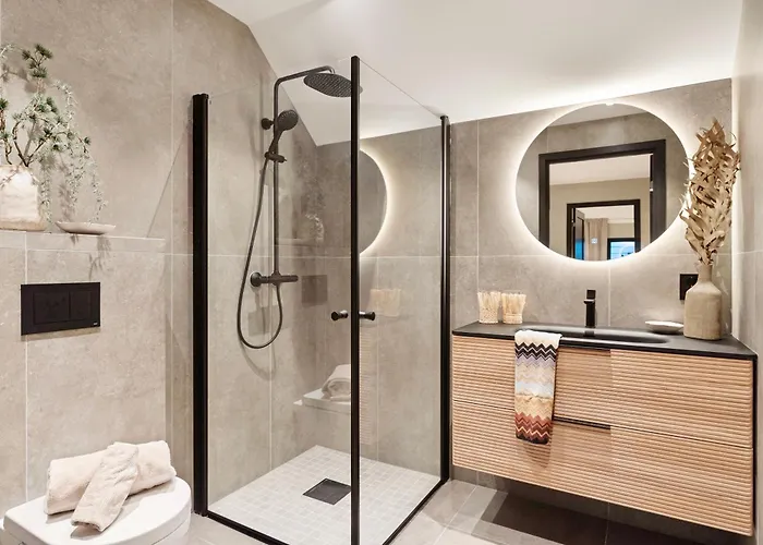 Luxurious In The Heart Of With Private Parking