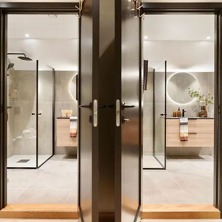 Luxurious In The Heart Of With Private Parking 别墅